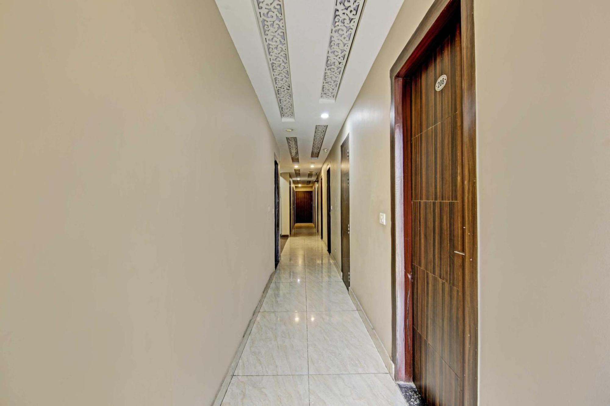 Hotel O Drizzling Land Muradnagar Kültér fotó