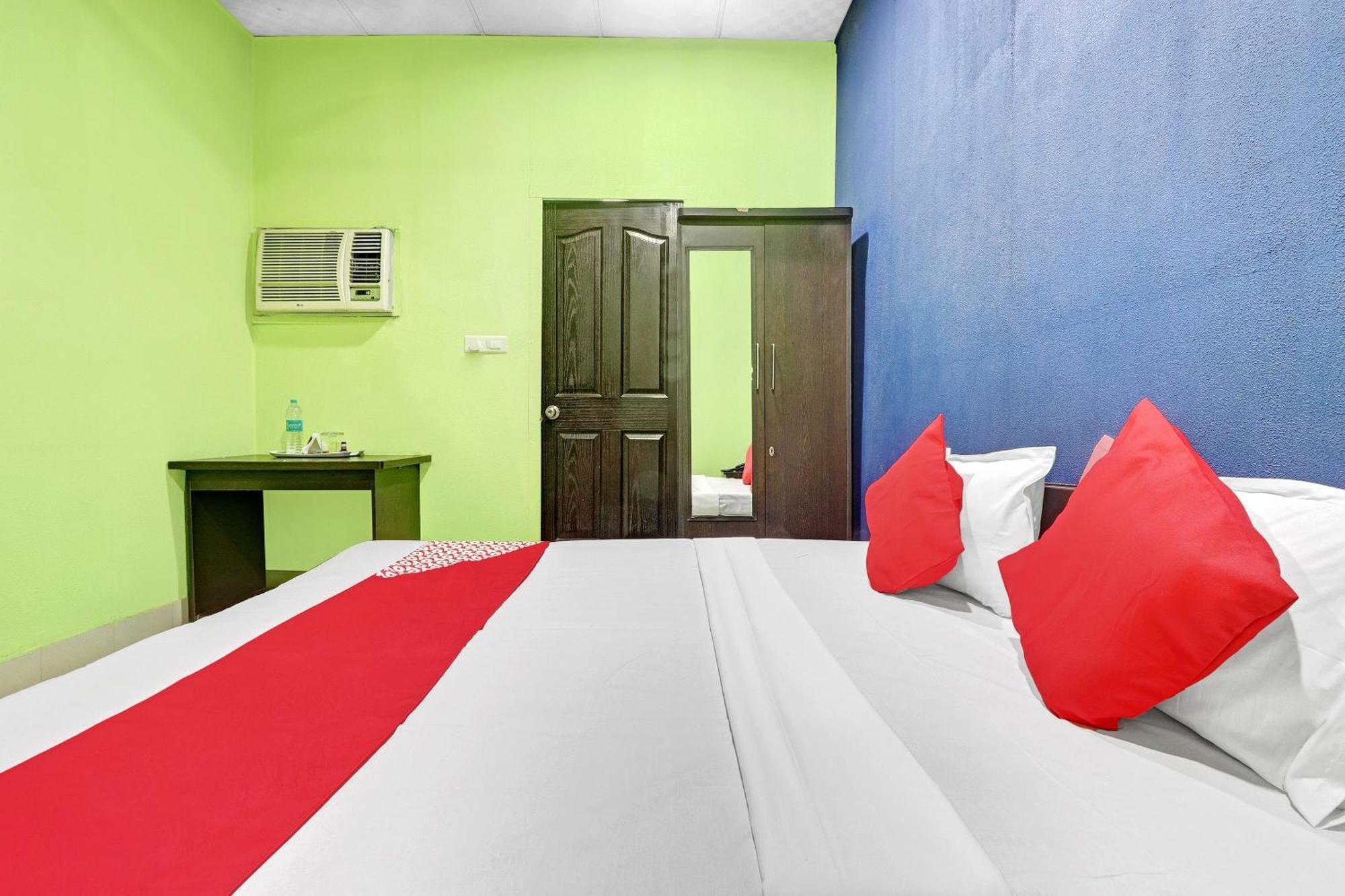 Hotel O Drizzling Land Muradnagar Kültér fotó